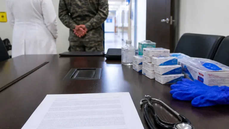 Ejército y Servicio Nacional de Salud firman convenio para reforzar atención médica y seguridad en centros públicos