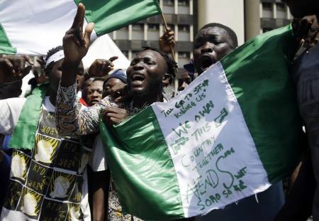 nigeria:-acusan-a-ejercito-de-masacrar-a-manifestantes