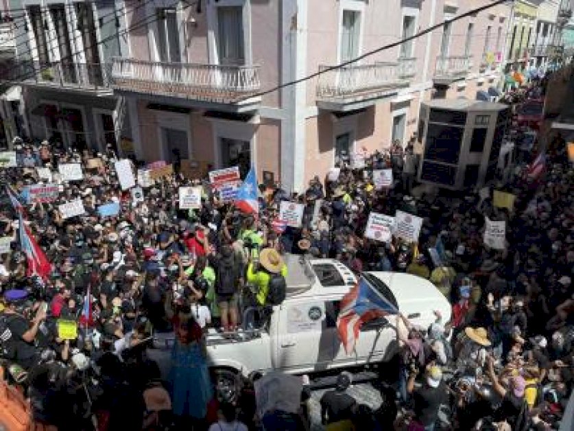 miles-de-empleados-publicos-marchan-en-puerto-rico-para-exigir-justicia-salarial
