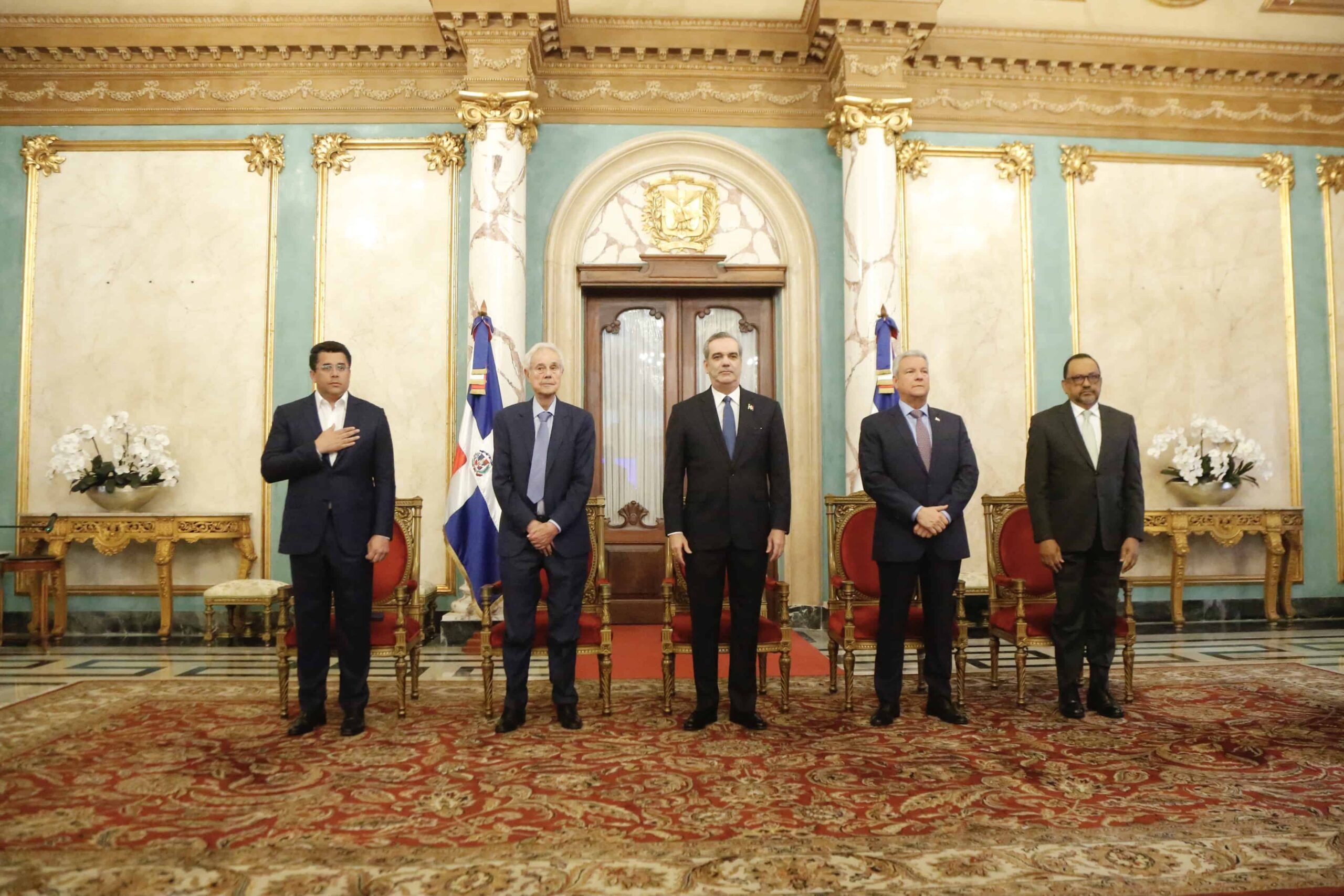 Abinader estuvo acompañado por los ministros de la Presidencia y Turismo, y el consultor Jurídico del Poder Ejecutivo (FUENTE EXTERNA)
