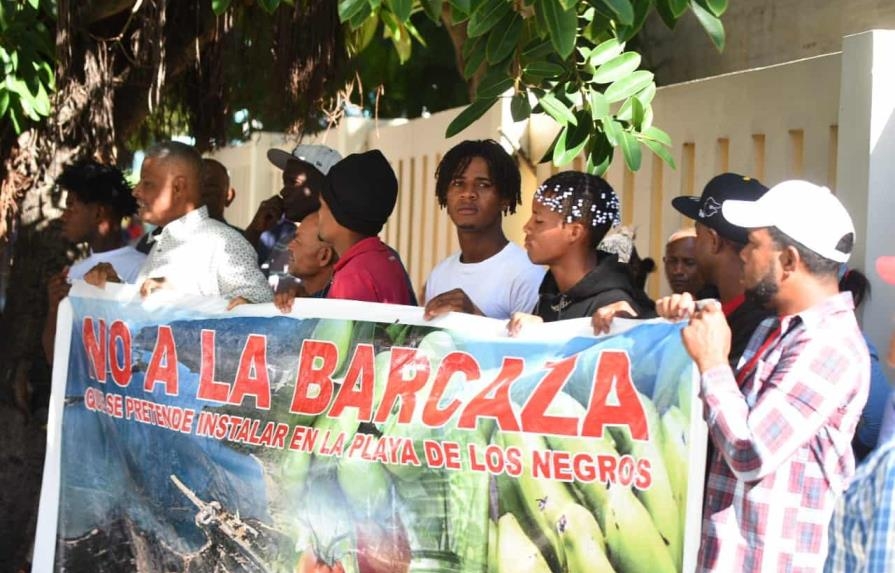 Residentes de comunidad de Azua piden ser escuchados