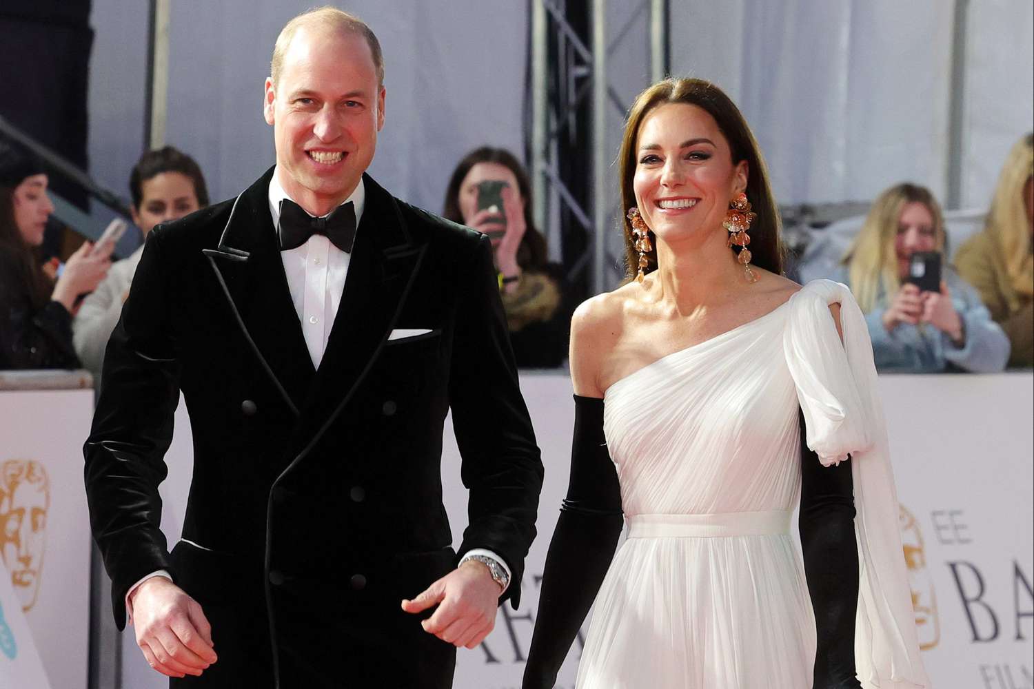 El gesto viral de Kate Middleton con el príncipe William que rompe todo protocolo real – El Profe Show