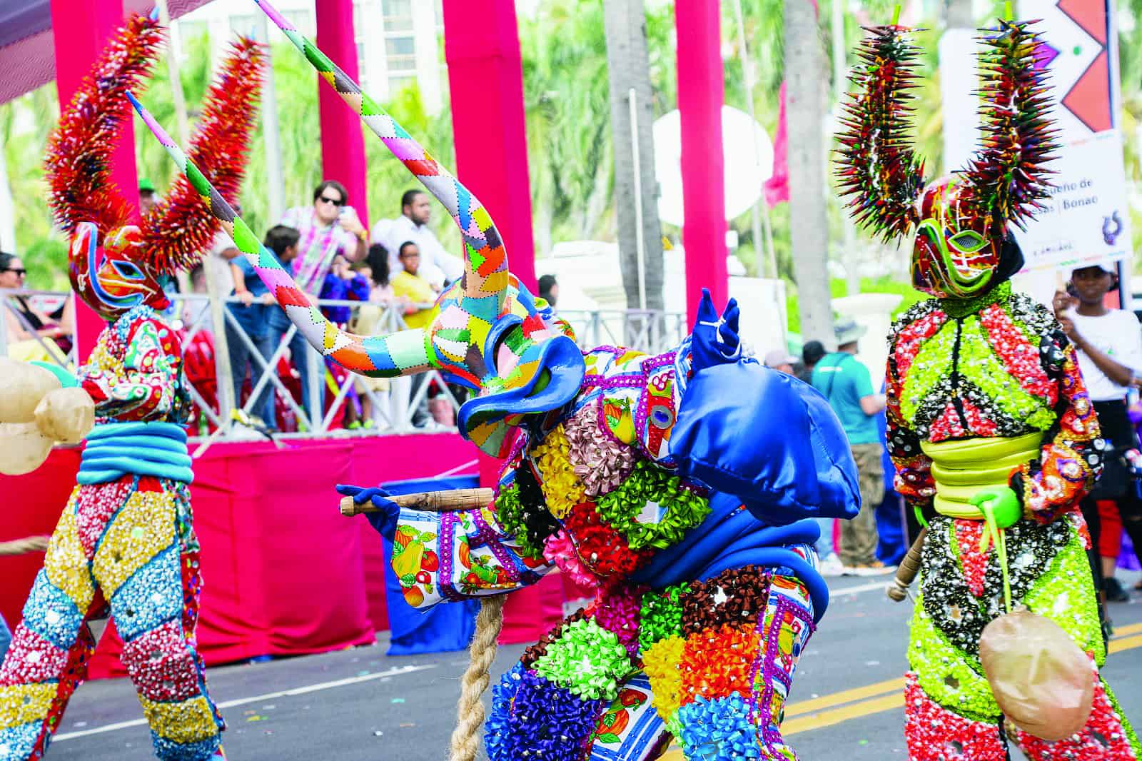 Brillo y folclor en un Desfile Nacional de Carnaval donde los niños fueron protagonistas – El Profe Show