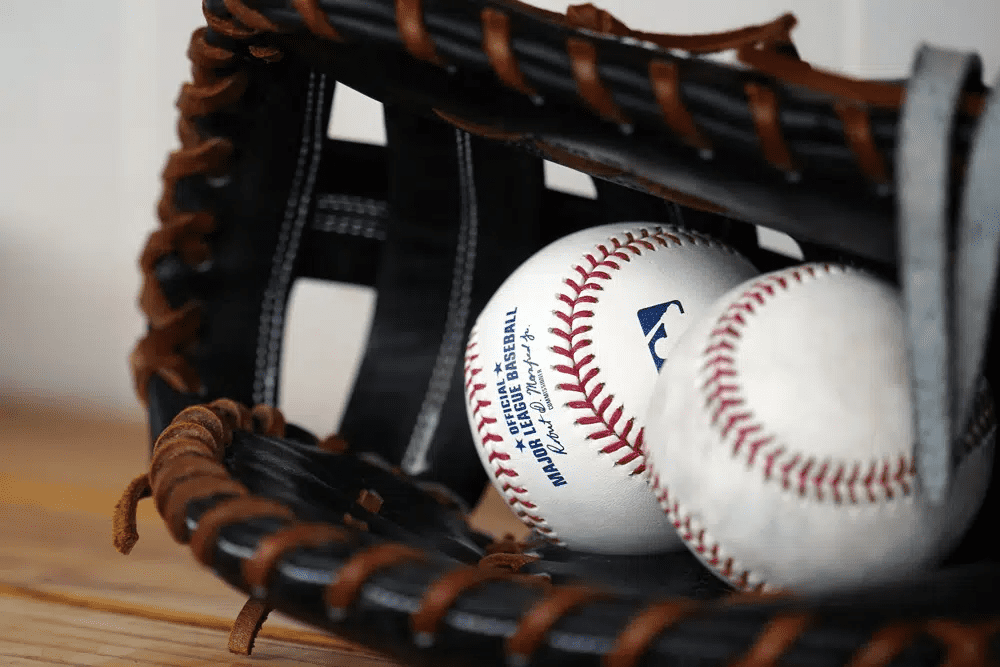 Major League Baseball pide a los árbitros mayores controles de sustancias pegajosas – El Profe Show