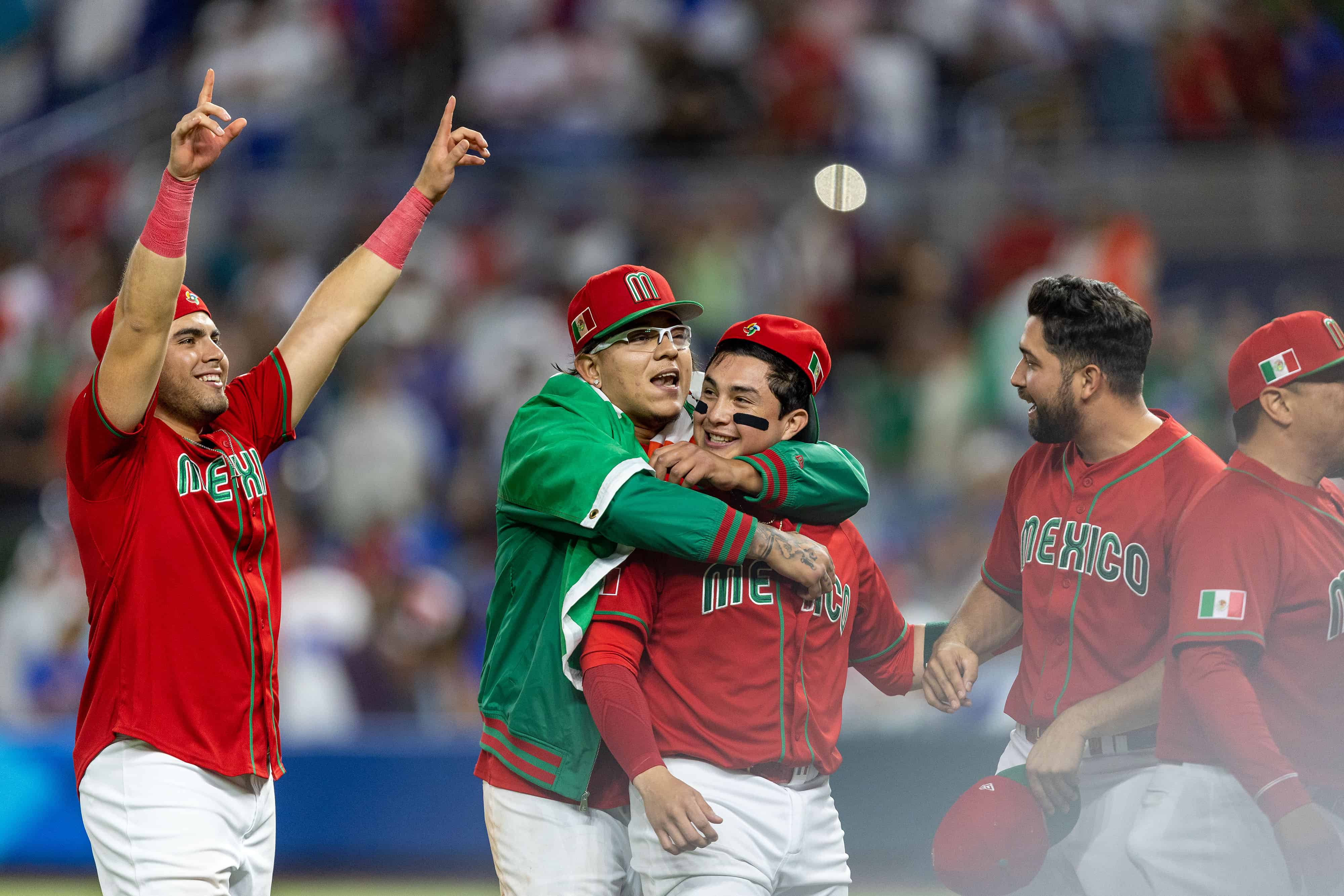 México celebró el pase a la semifinal del Clásico Mundial de Béisbol por primera vez en su historia.,