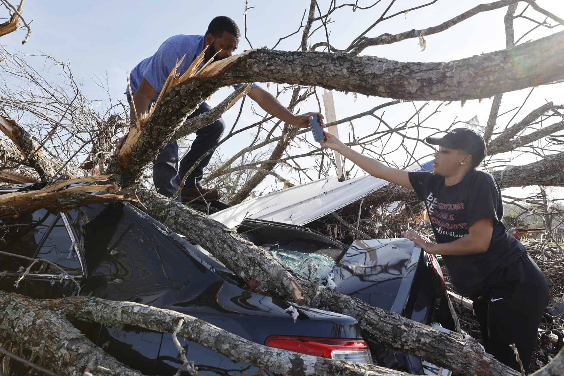 Tornado deja tres muertos en Arkansas y tormentas matan a otros tres en Illinois e Indiana – El Profe Show
