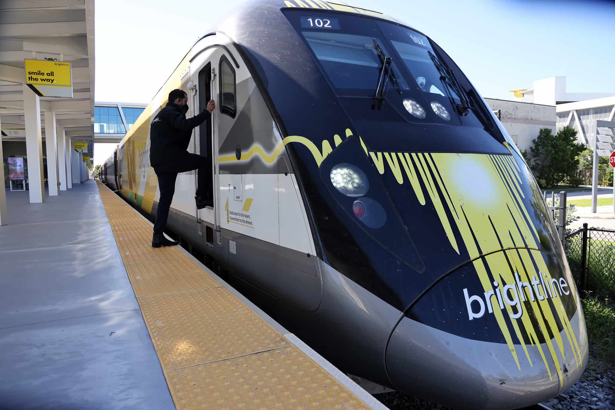 Tren de alta velocidad entre Miami y Orlando comenzará a circular en agosto