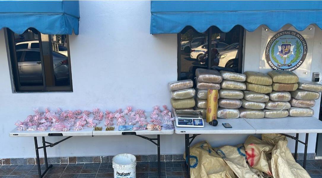 Apresan a dos hombres con 28 pacas de marihuana  y municiones en Villa Juana