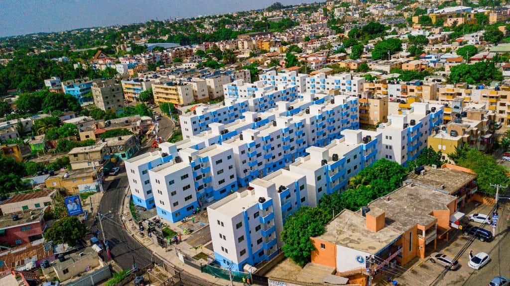 Gobierno entrega 200 apartamentos en la cañada de Guajimía