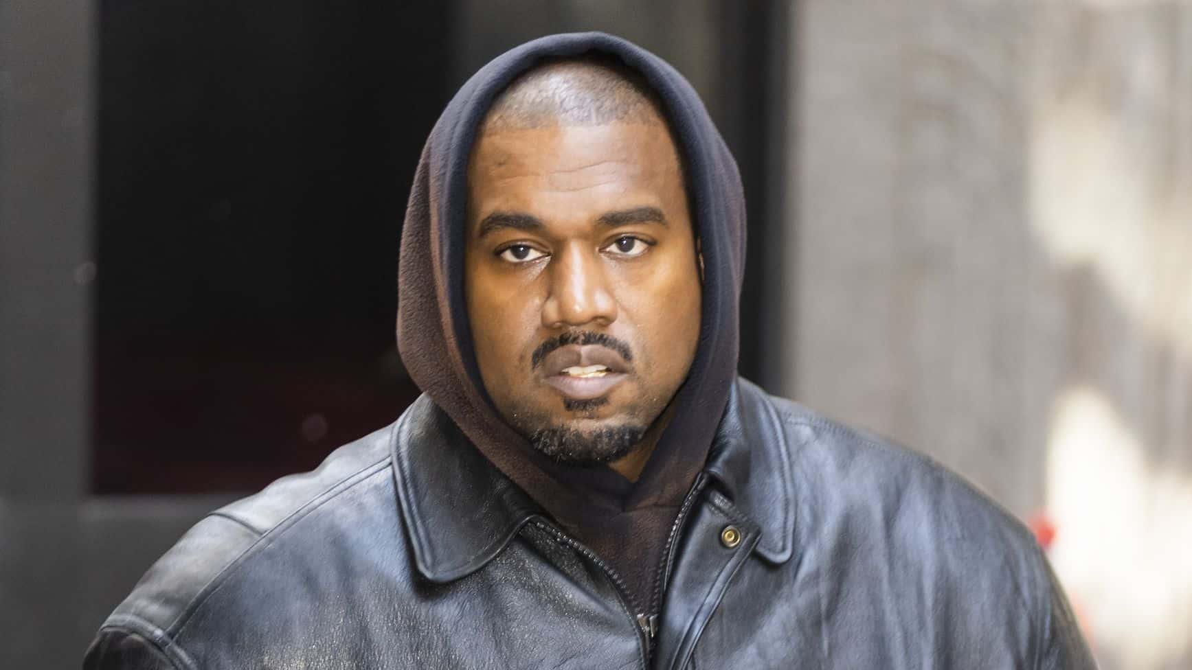 Kanye West está de vuelta en Twitter, le reactivan la cuenta después de ocho meses de suspensión