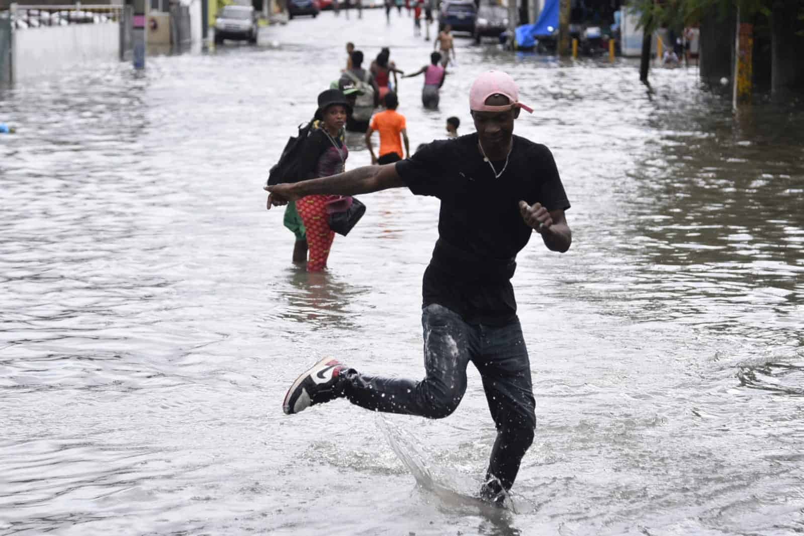 ¿Qué cantidad de agua cayó el sábado en Santo Domingo?