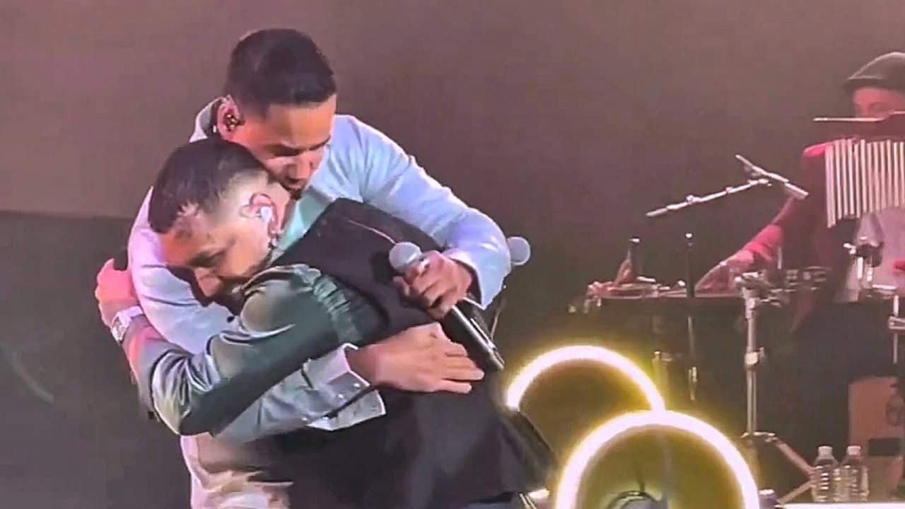 Romeo Santos invitó a Christian Nodal al escenario en su segundo concierto en Ciudad de México