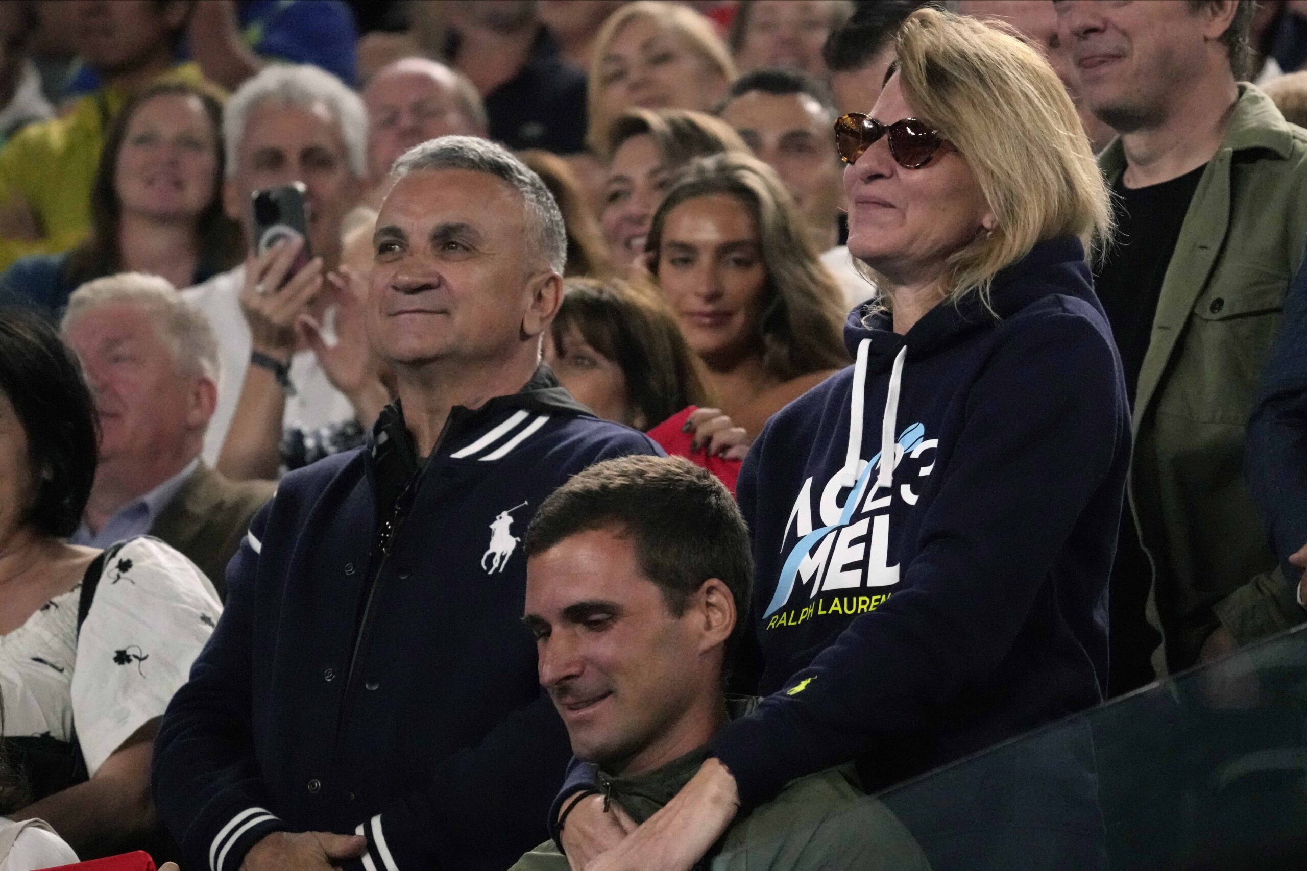Responsable del Abierto de Australia pide cuidado a la familia de Djokovic