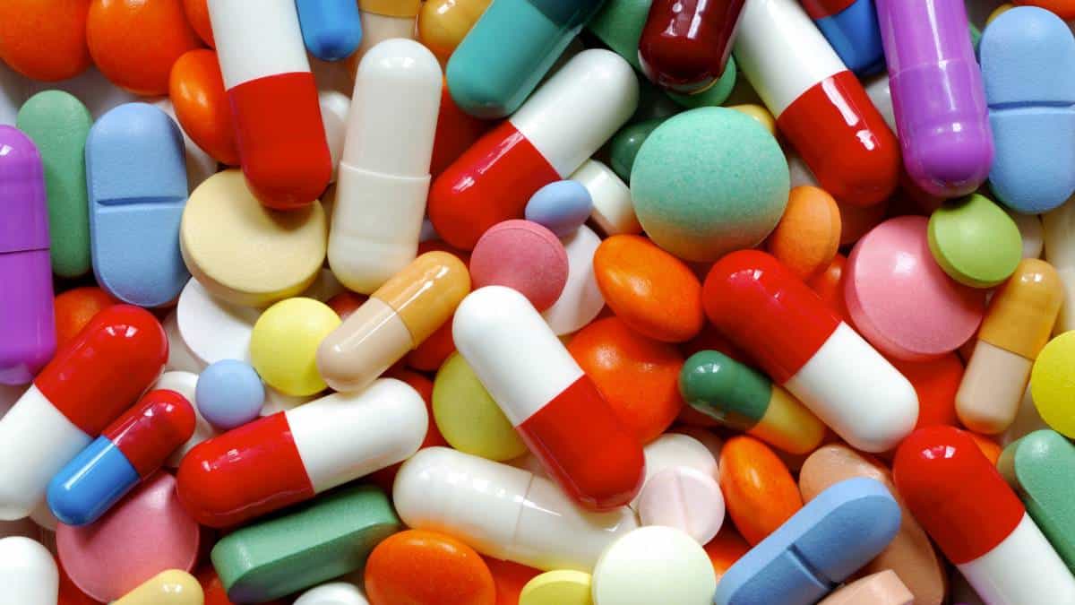 Desarrollan tres moléculas que mejoran eficacia de los antibióticos actuales