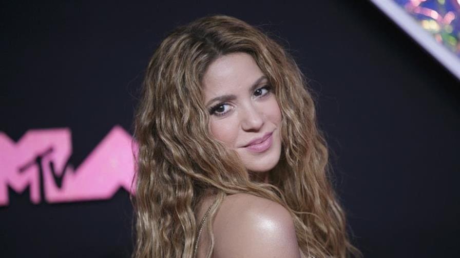 Shakira canta “Loba” y dedica a los latinos reconocimiento en los MTV VMAs