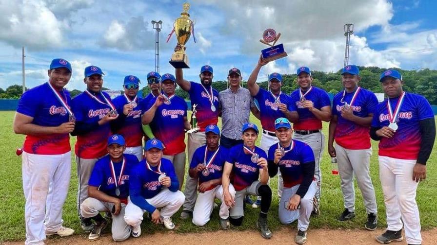 Monarcas ganan torneo de softbol de Oficiales Académicos de las Fuerzas Armadas y la Policía Nacional