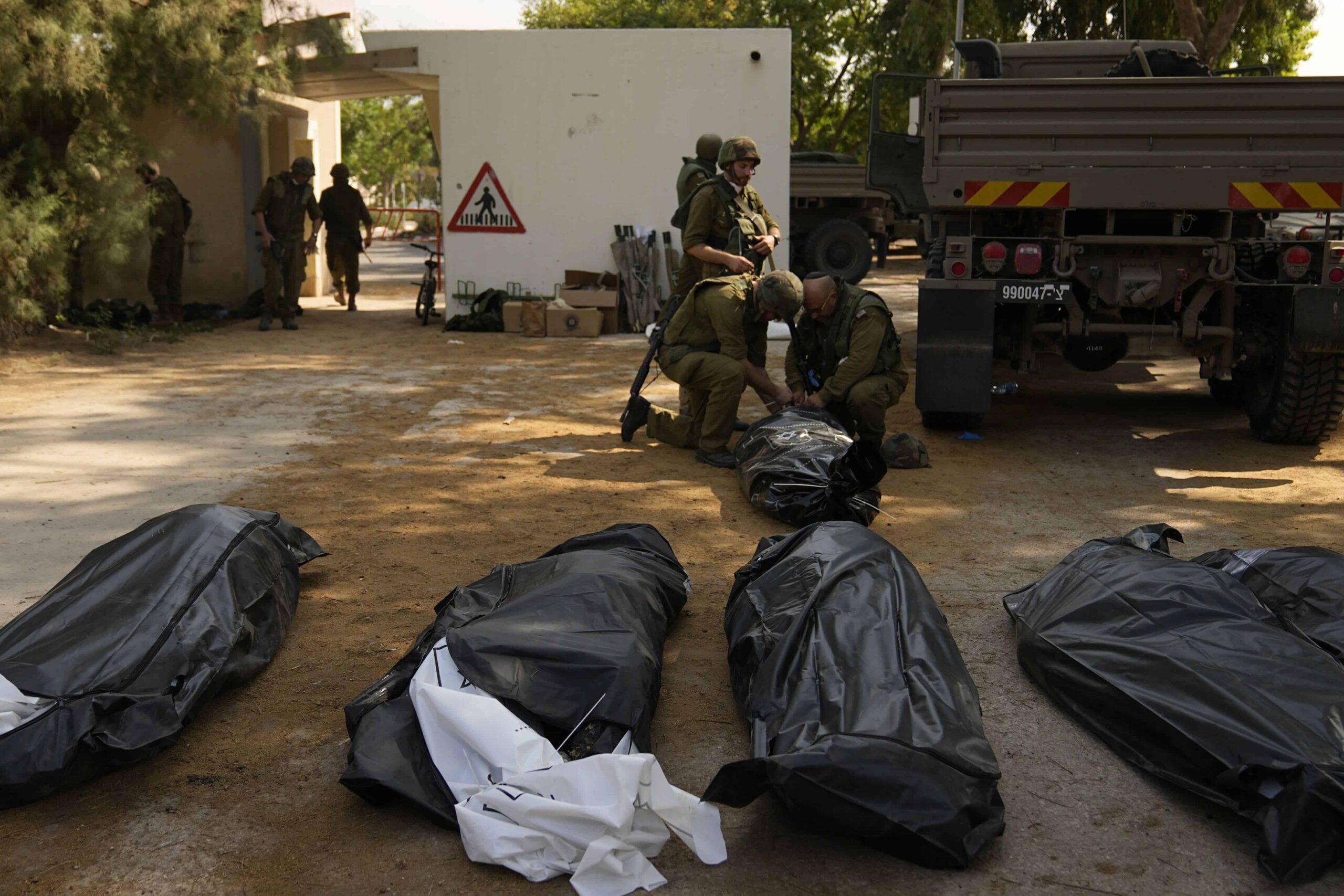 Israel denuncia militantes de Hamas habrían matado a sangre fría unos 40 bebés