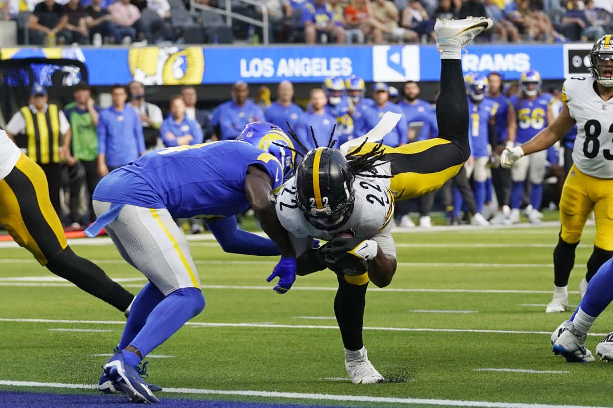 Ofensiva de Steelers despierta en el 4to periodo en remontada de 24-17 sobre Rams