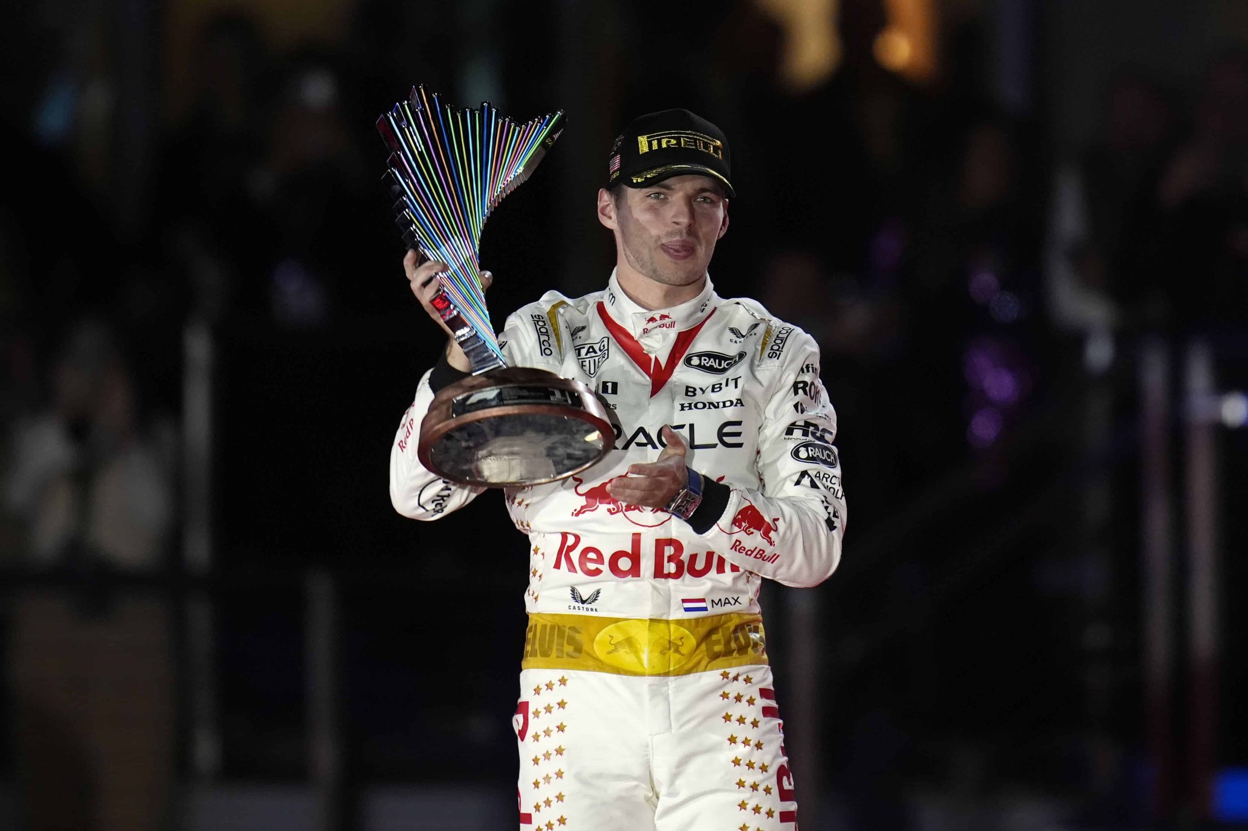 Verstappen se impone en un Gran Premio de las Vegas que supera expectativas