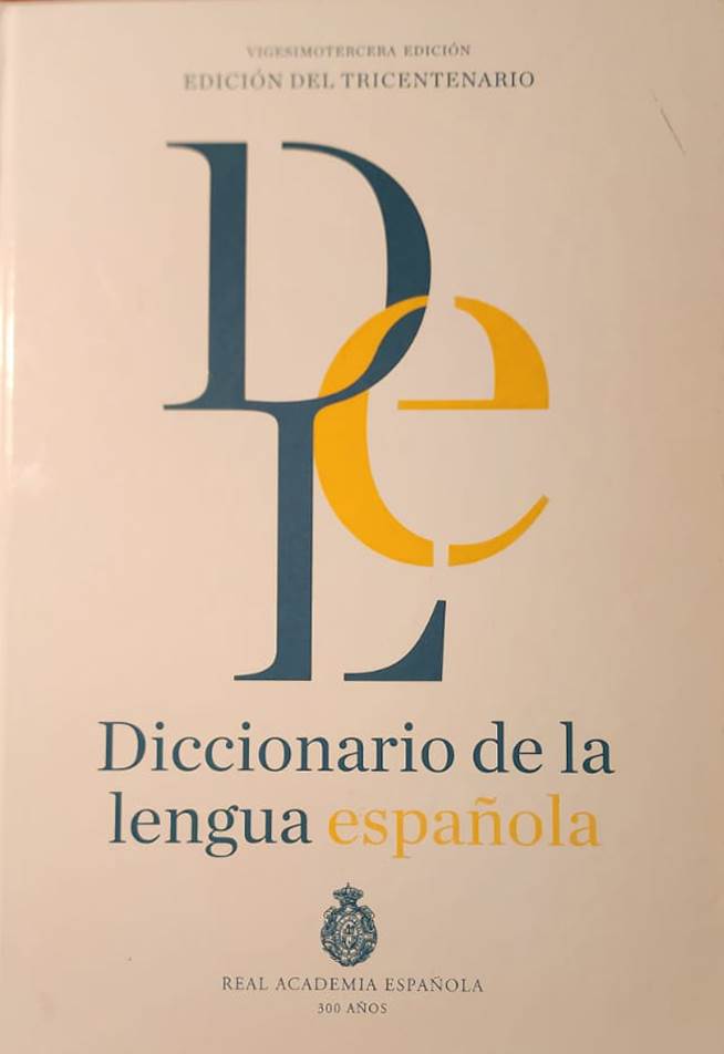 23ª edición del Tricentenario, Real Academia Española, 2014, 2,289 págs. más apéndice. El libro imprescindible de todo aquel hispanohablante que desee comunicarse correctamente oral o por escrito.