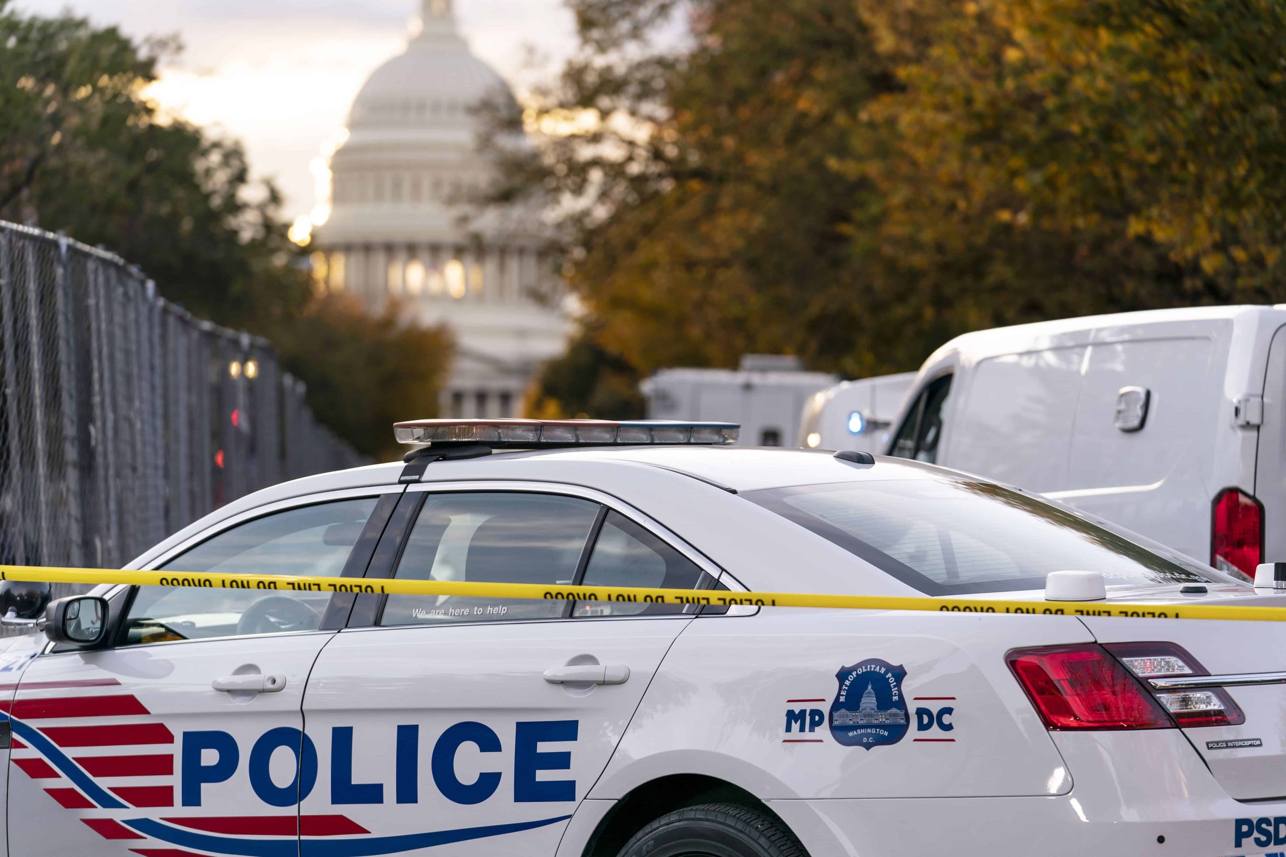 Reportan un cuarto policía herido en tiroteo en Washington; investigaban caso de maltrato animal