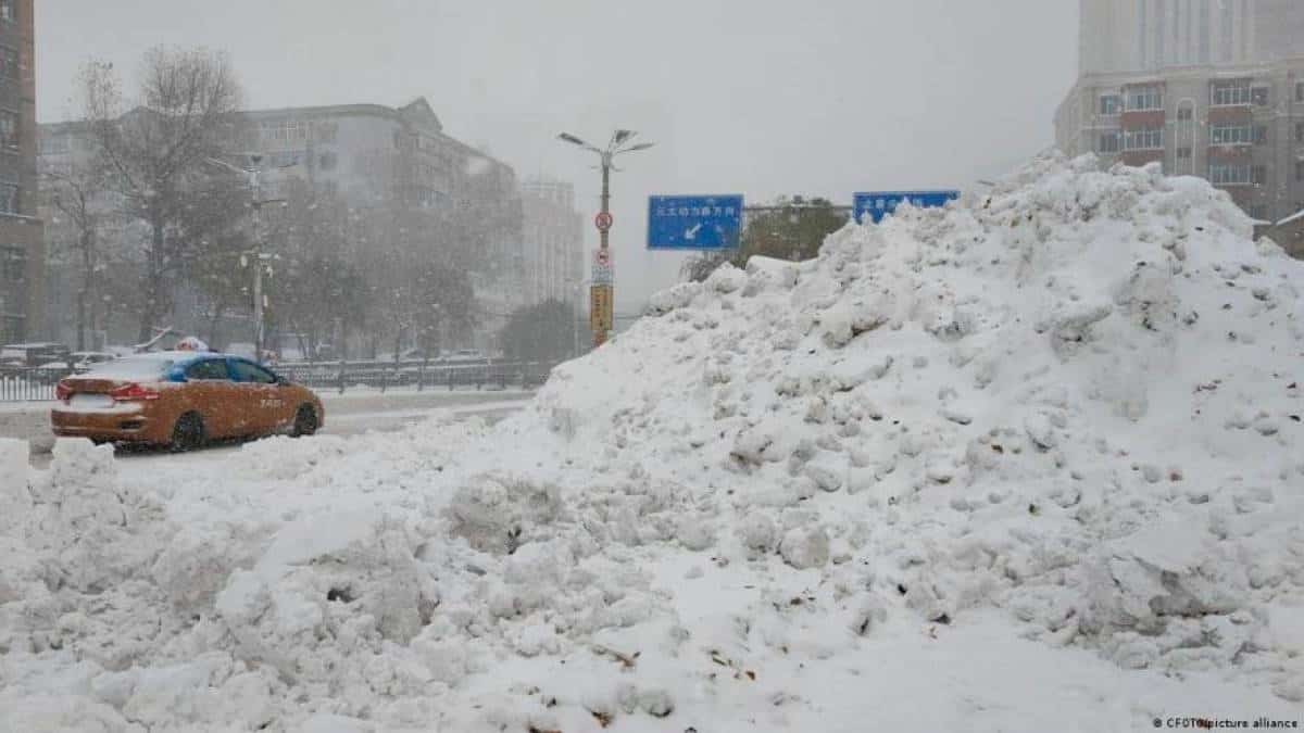 China activa medidas de prevención ante nevadas y frío en el centro del país