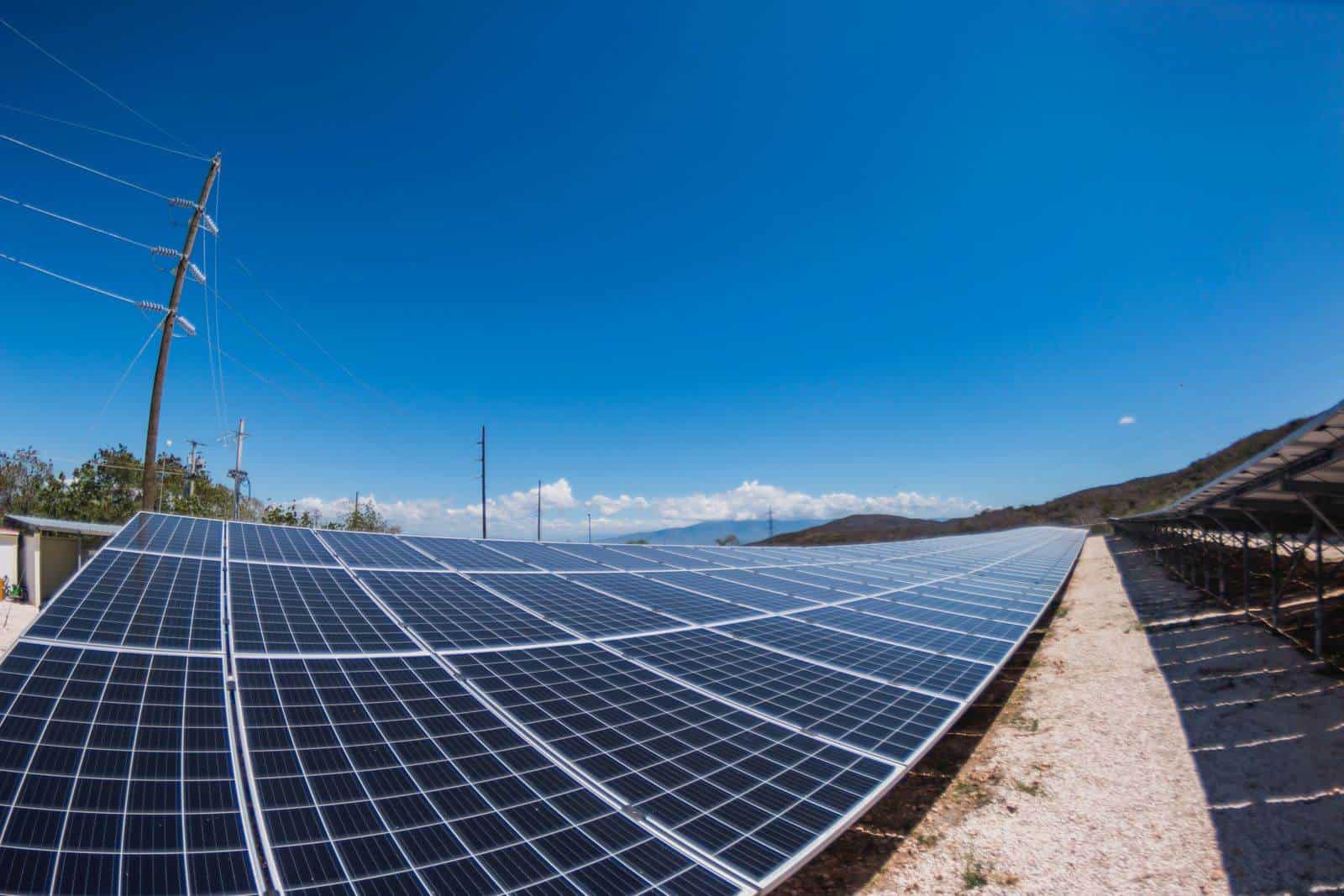 Edesur ha aumentado cerca de un 200 % instalaciones con paneles solares