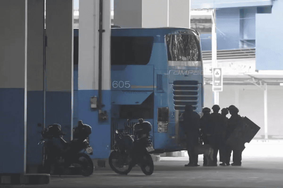 Se entrega el hombre armado que secuestró un autobús en Río de Janeiro