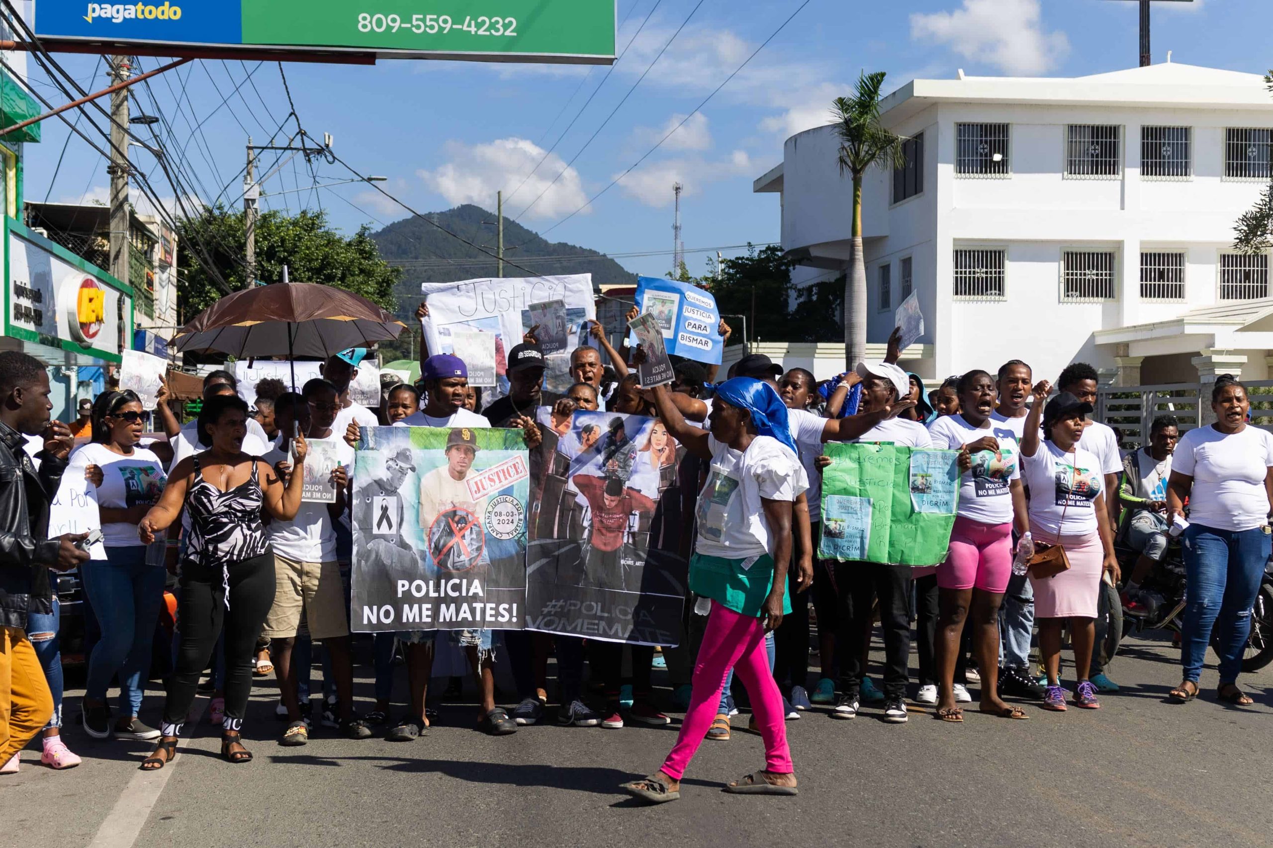 Marchan en Villa Altagracia para exigir justicia por muerte a tiros del joven Bismar Flores