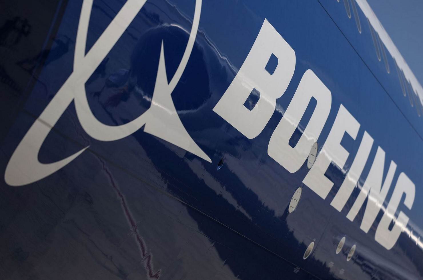 Desplome de un avión Boeing de Latam pudo deberse a un error de una azafata
