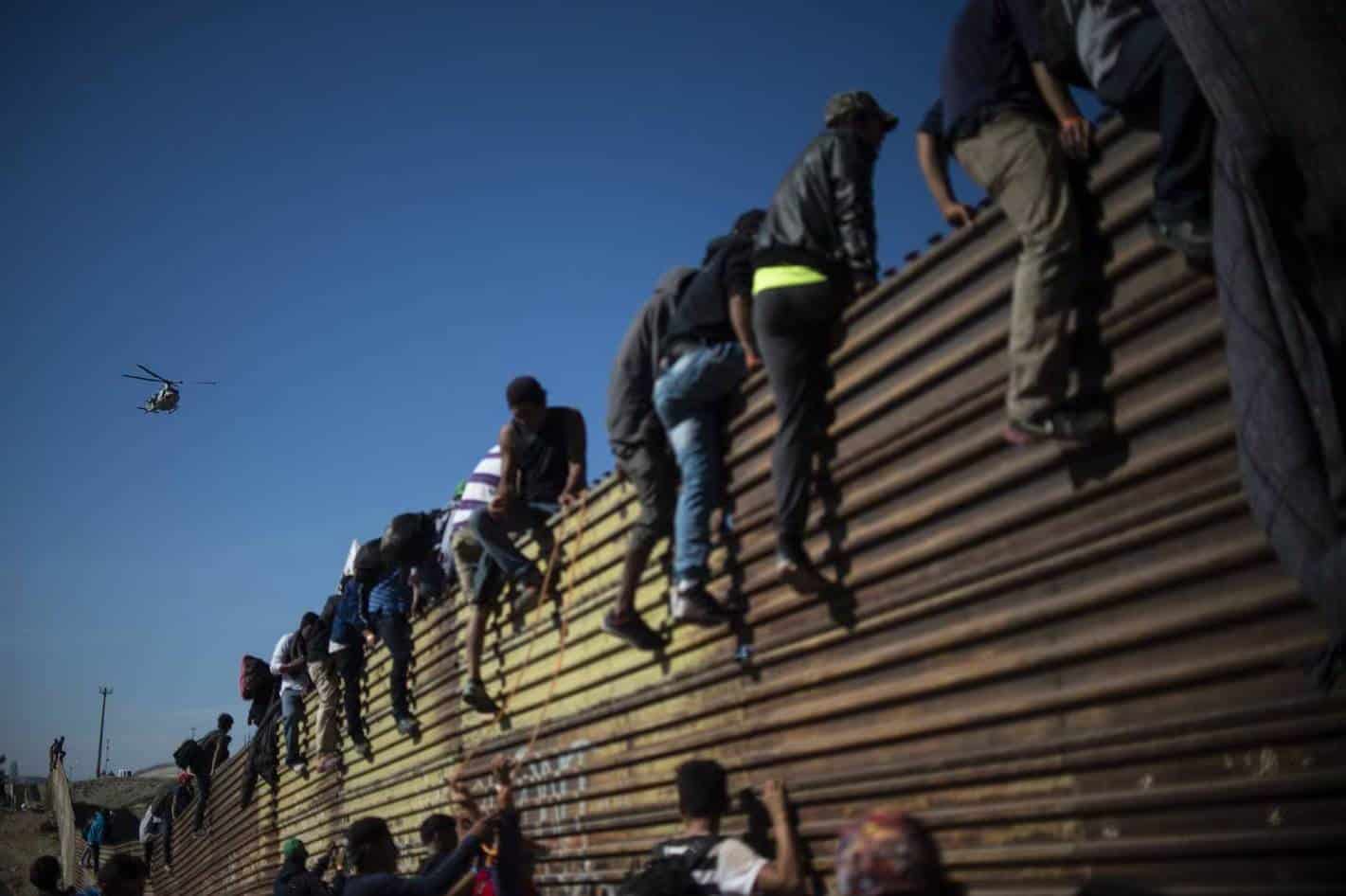 100 migrantes intentan cruzar la frontera de El Paso de manera ilegal