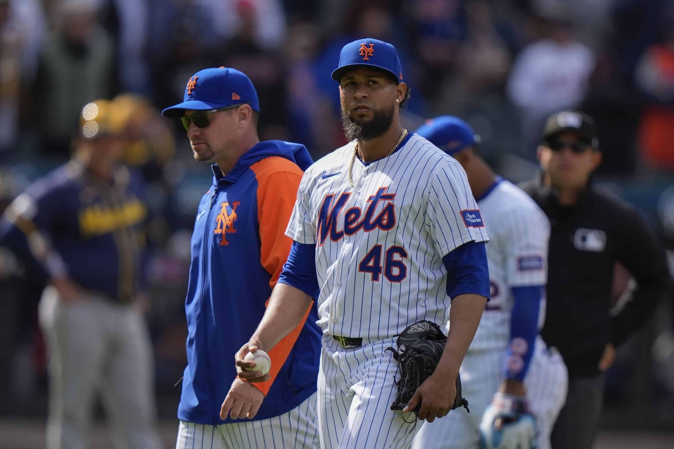 VIDEO|Expulsan al lanzador dominicano Yohan Ramírez, de los Mets, por tirarle pegado a Rhys Hoskins