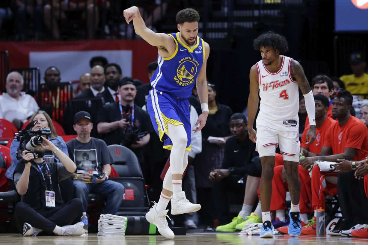 Curry y Thompson aportan 29 puntos cada uno;  Warriors extienden racha con victoria ante Rockets