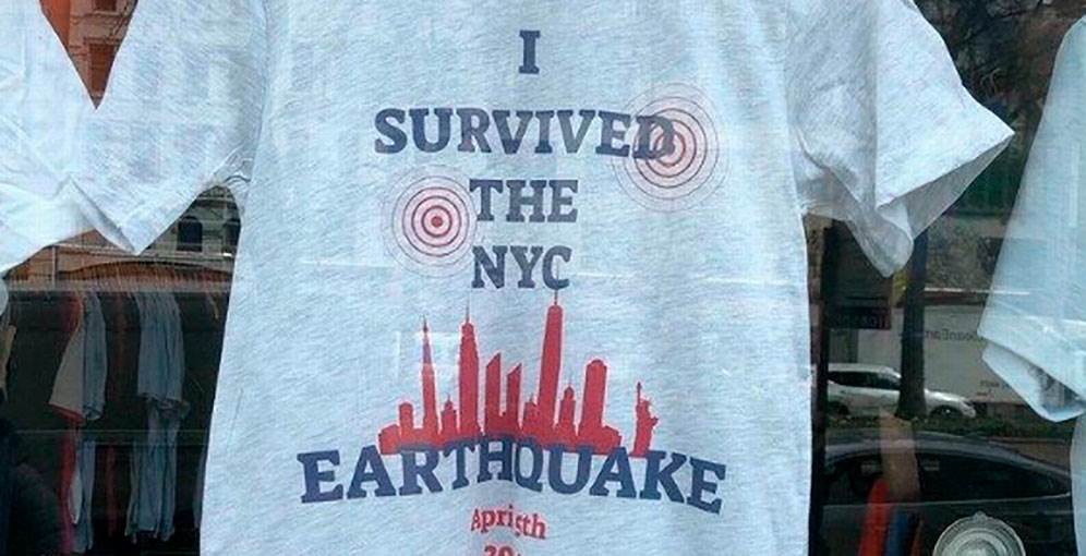 Una camiseta con el lema “Sobreviví al terremoto” y una ola de memes, NY hace una broma del terremoto