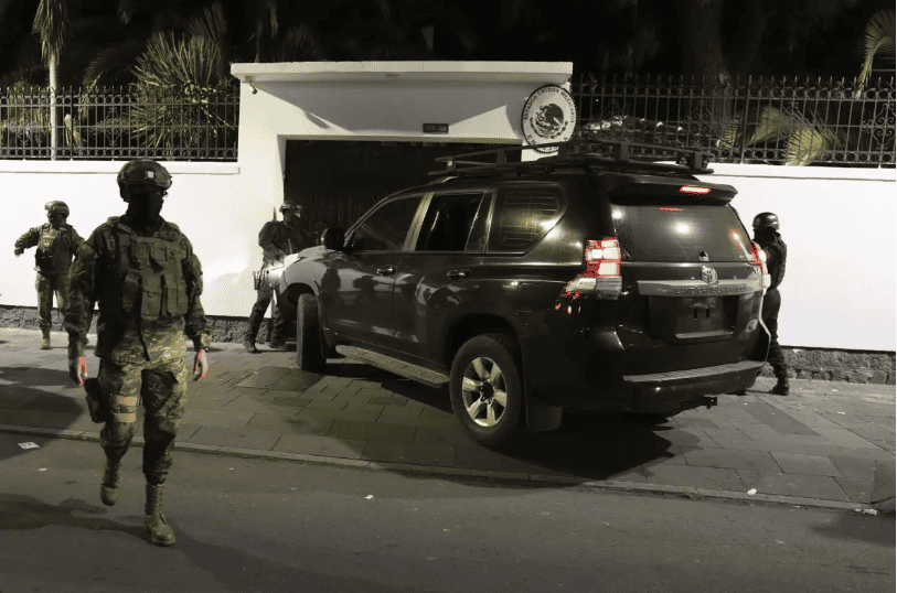 México difunde inéditos videos de irrupción de las fuerzas ecuatorianas en su embajada en Quito