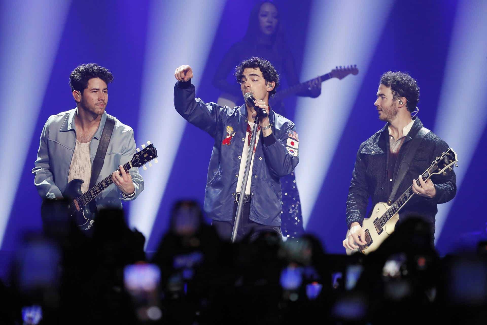 Jonas Brothers, la banda que marcó a toda una generación, arrasa en Bogotá