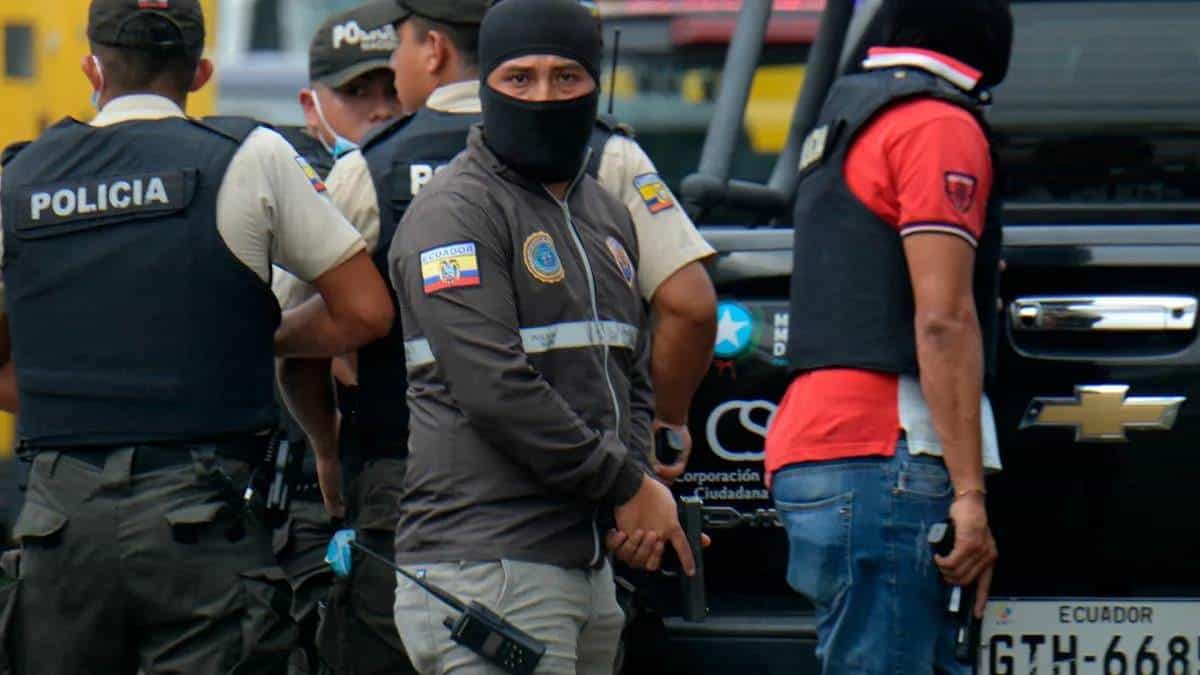Ecuatorianos y dominicanos detenidos en operativos contra narcotráfico en Ecuador