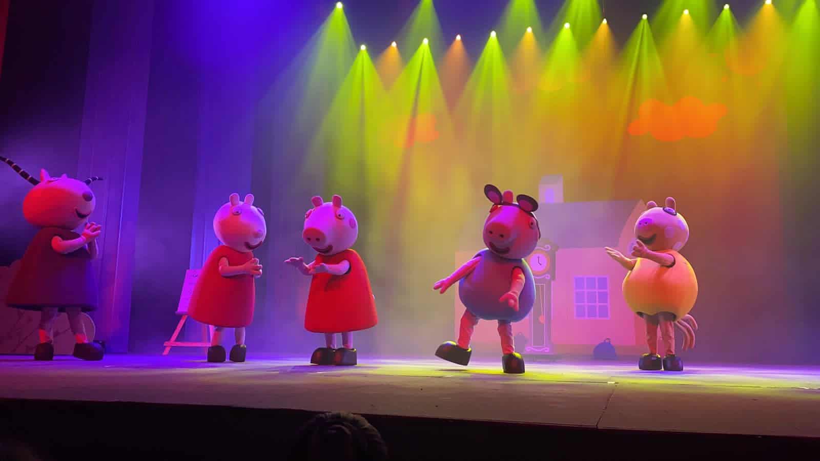 “Las aventuras de Peppa Pig” emociona a los niños en el Teatro Nacional
