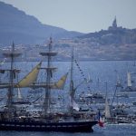 El velero con la llama de los Juegos Olímpicos de París 2024 llega a Marsella